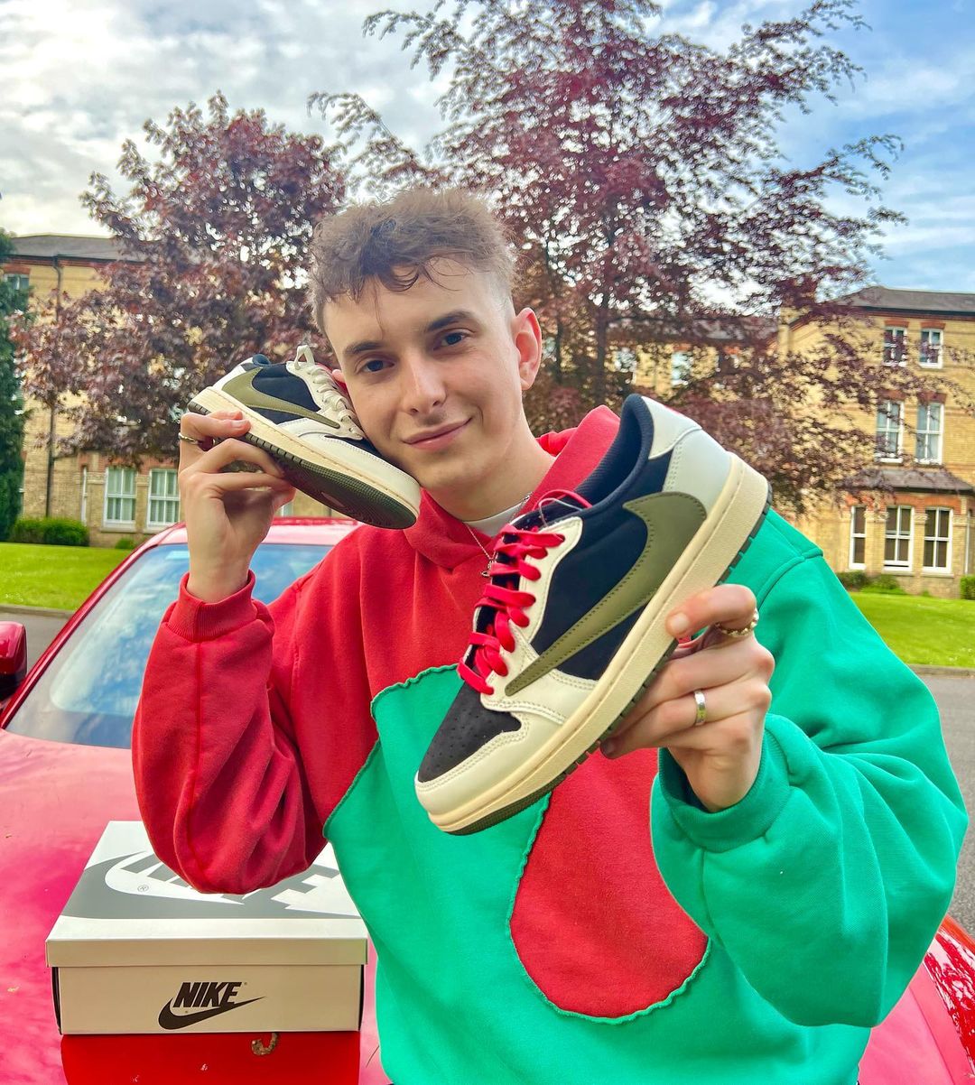 针织面料 H型 连帽领 撞色/渐变 拼接 斗牛士 布拉尼绿 薄荷绿 基础绳带  - VALI鞋履AI设计主图