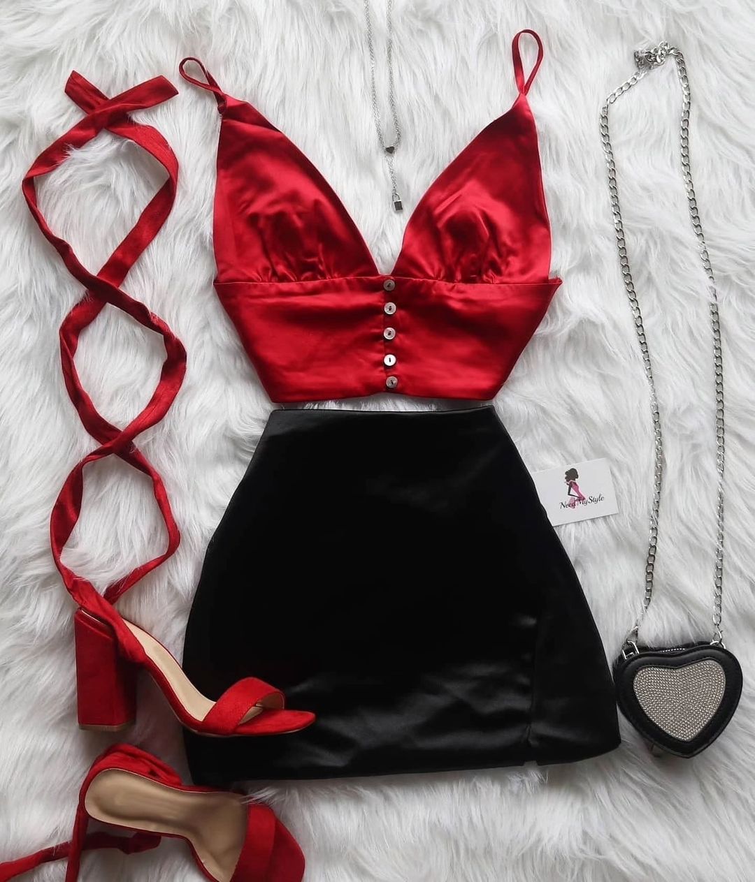 真丝 / 丝绸 截短型 V领 巴贝多樱桃色  - VALI鞋履AI设计主图