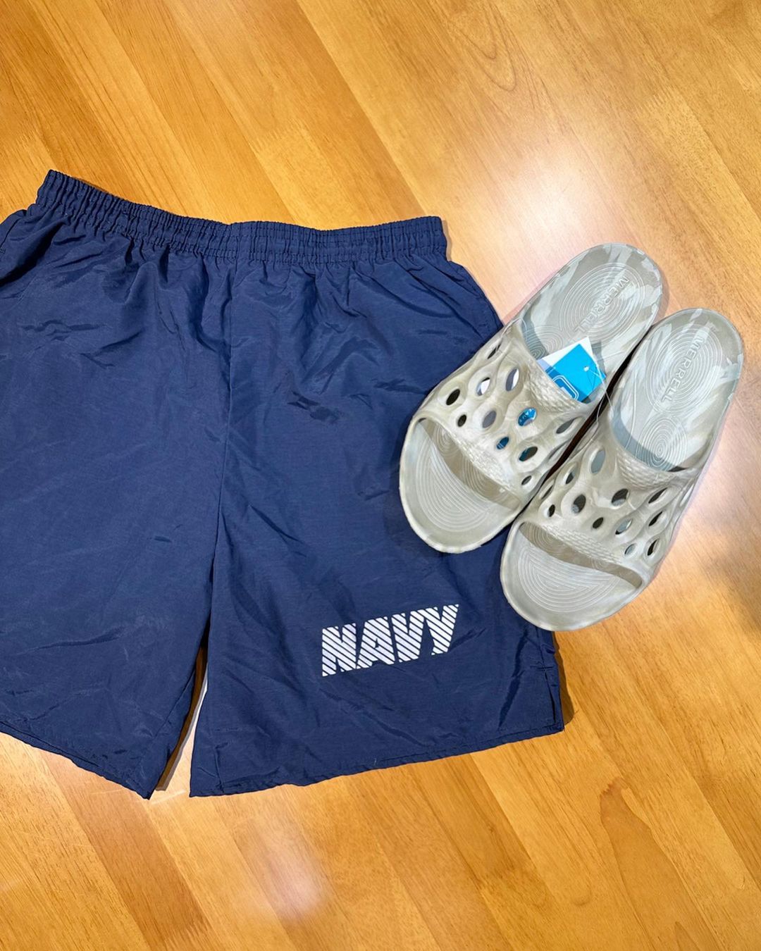 防护功能 文字图案 抽褶 印花 釉蓝色  - VALI鞋履AI设计主图