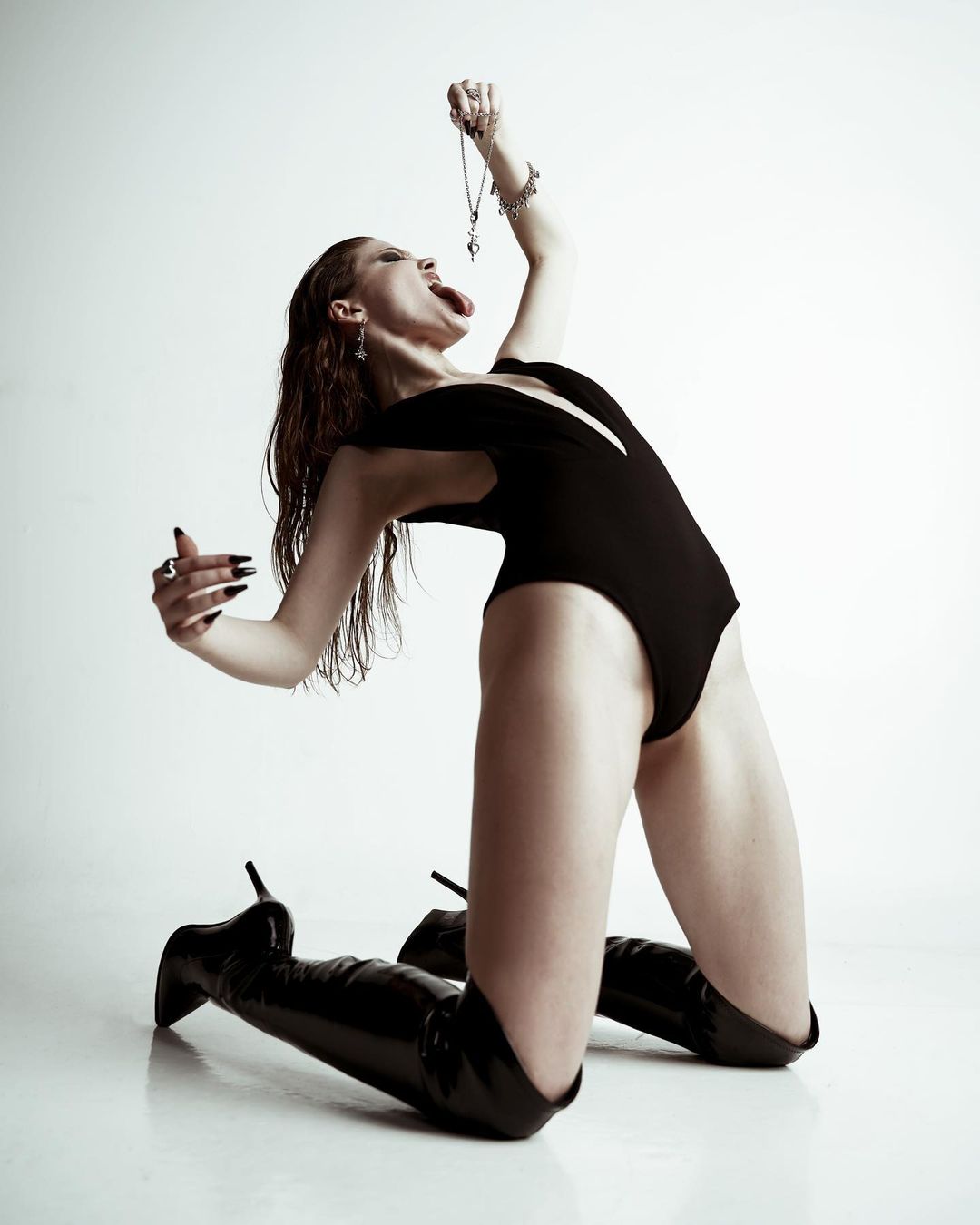 弹力面料 咖啡豆棕 亮白色  - VALI鞋履AI设计主图