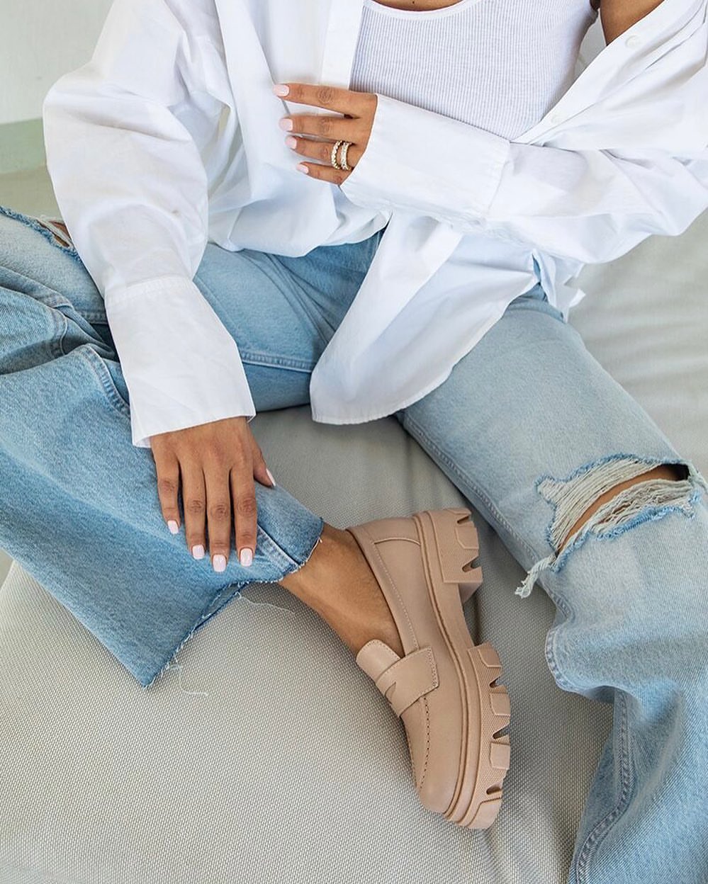 牛仔面料 洗水 磨损破洞 灰丁香色 珍珠蓝  - VALI鞋履AI设计主图