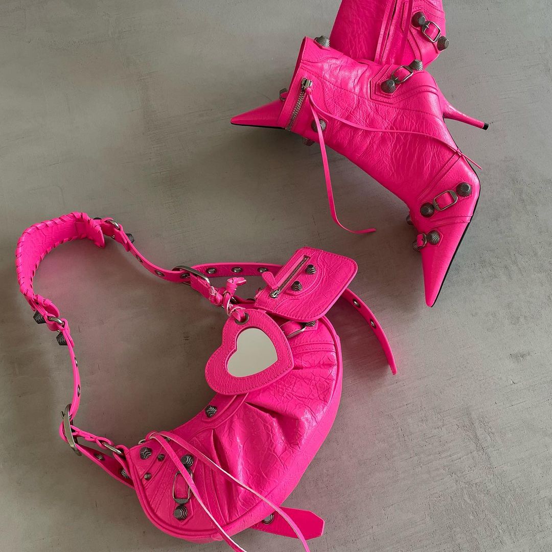 解构 打结-扭结 挖空 虚拟粉红 深亮粉色 基础绳带 前卫  - VALI鞋履AI设计主图
