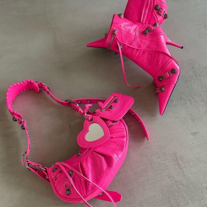 解构 打结-扭结 挖空 虚拟粉红 深亮粉色 基础绳带 前卫 