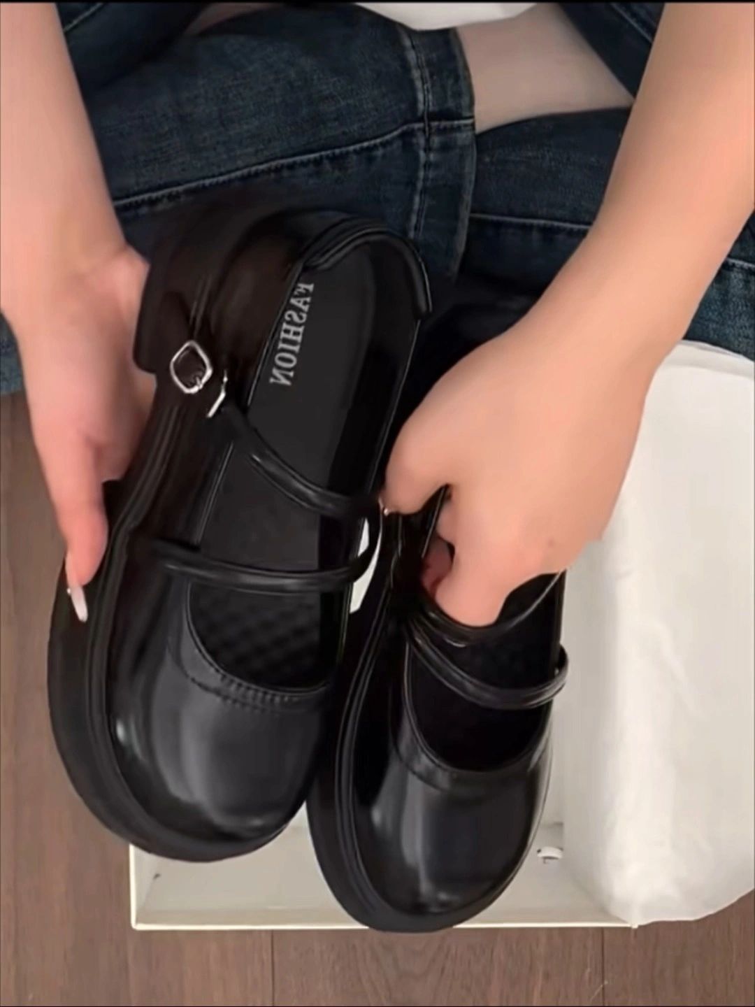 圆头 袢扣 中口鞋 皮革  - VALI鞋履AI设计主图