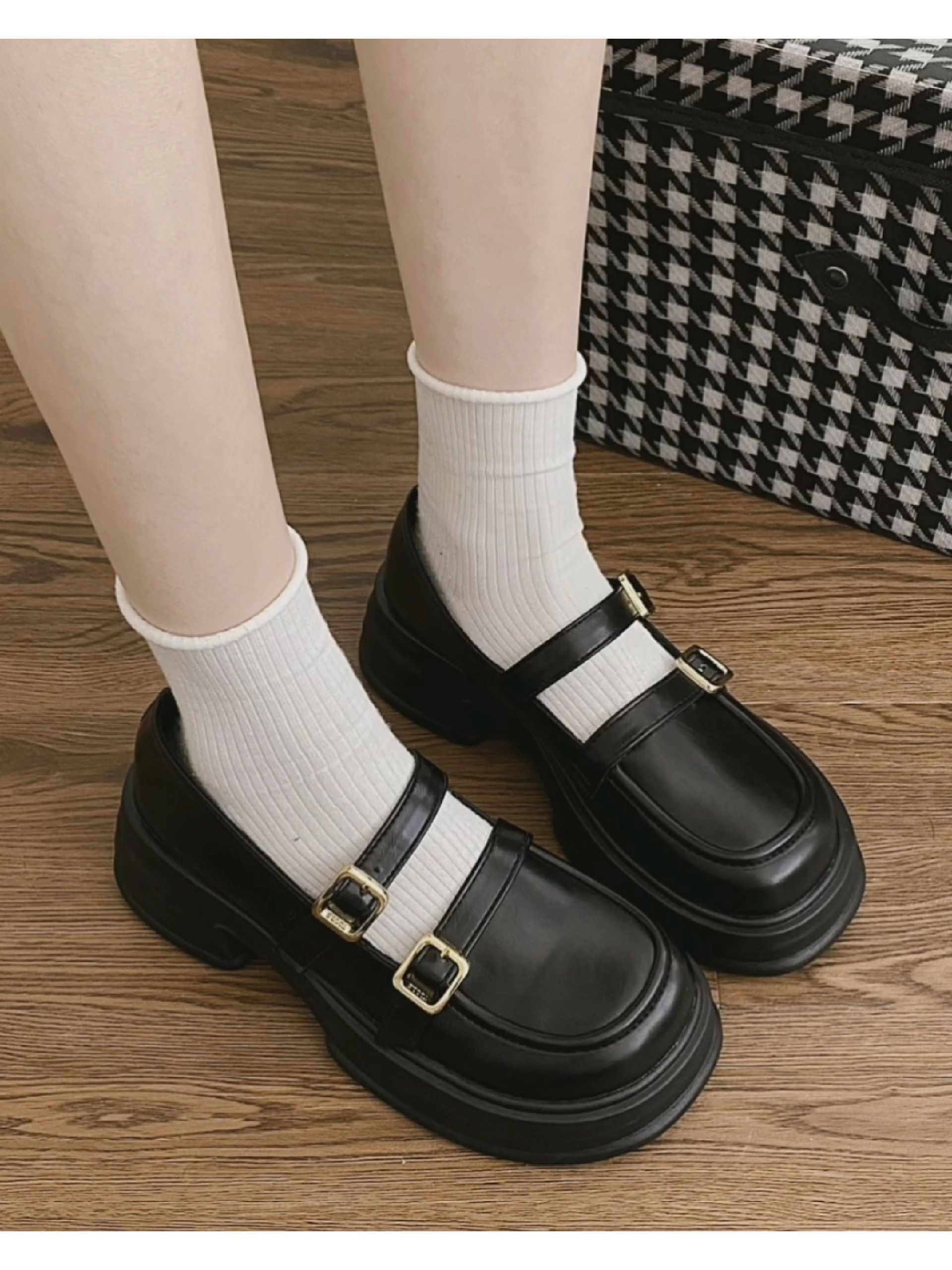 圆头 袢扣 深口鞋 皮革  - VALI鞋履AI设计主图