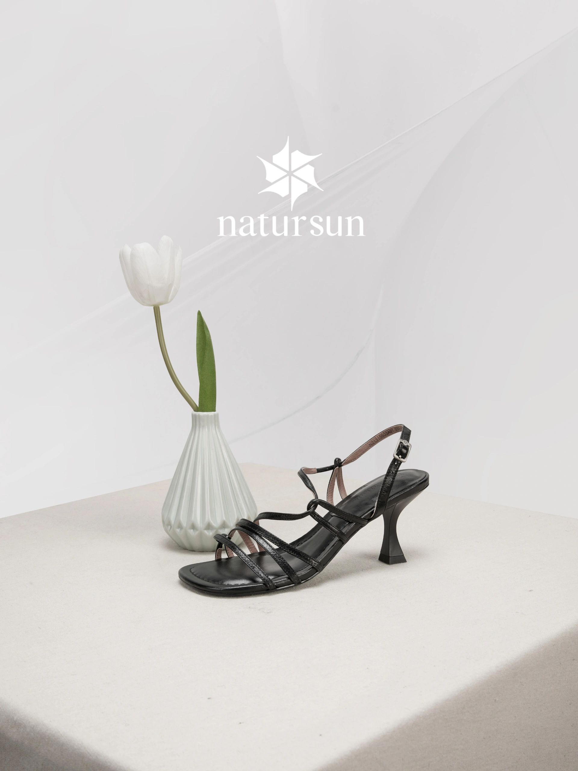 袢扣 皮革  - VALI鞋履AI设计主图