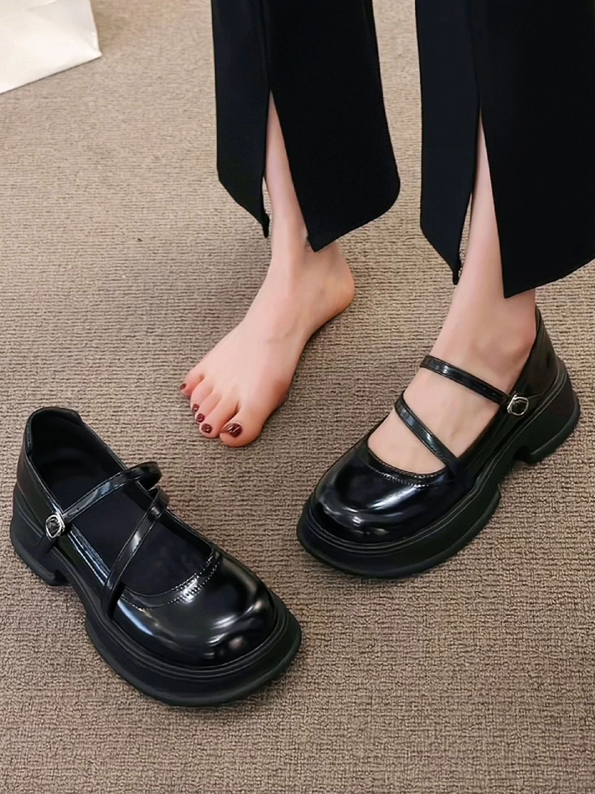 圆头 袢扣 中口鞋 皮革  - VALI鞋履AI设计主图