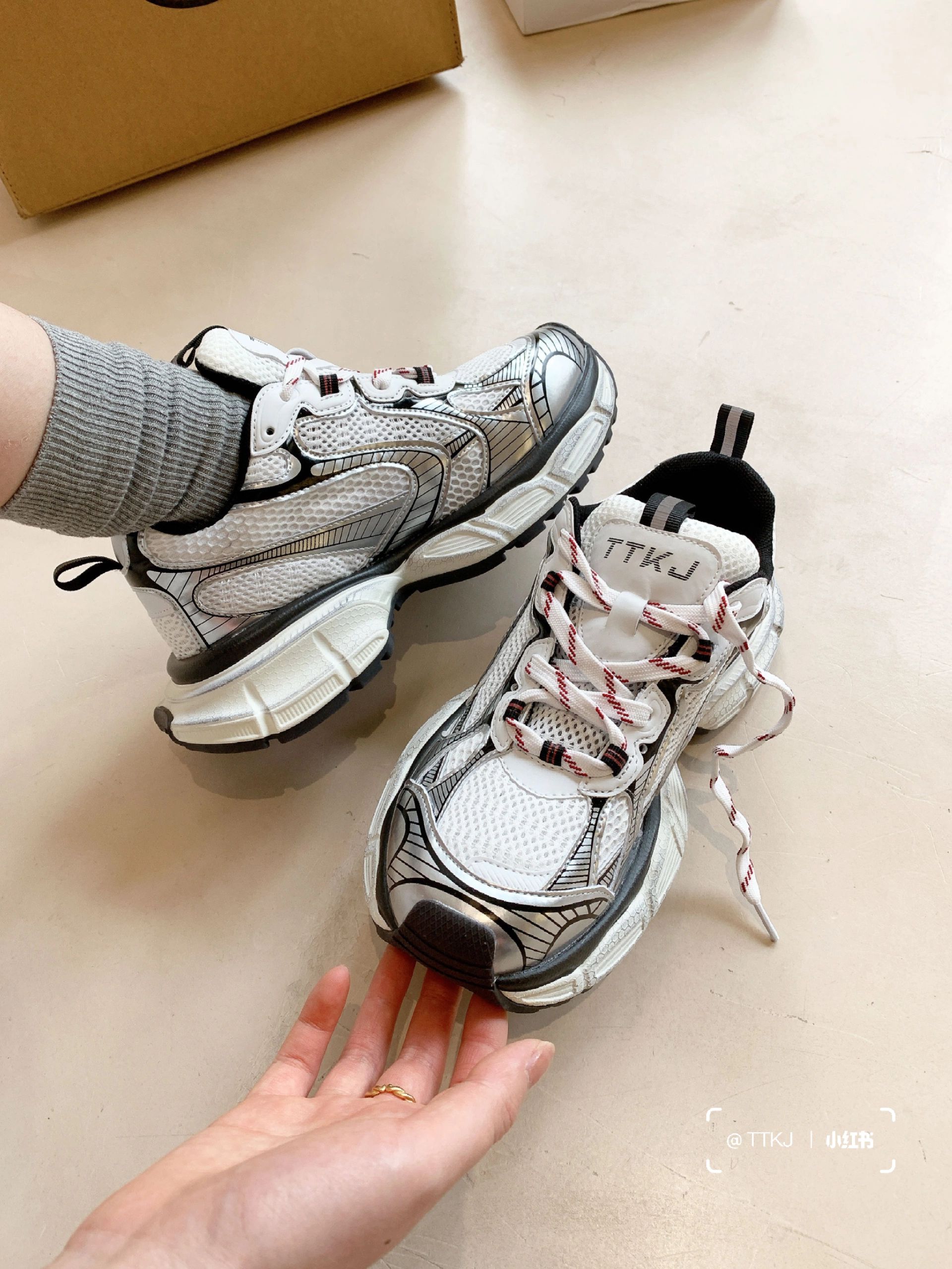 低帮 系带  - VALI鞋履AI设计主图