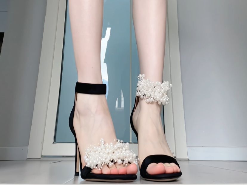 高跟 细跟 尖头 无帮  - VALI鞋履AI设计主图