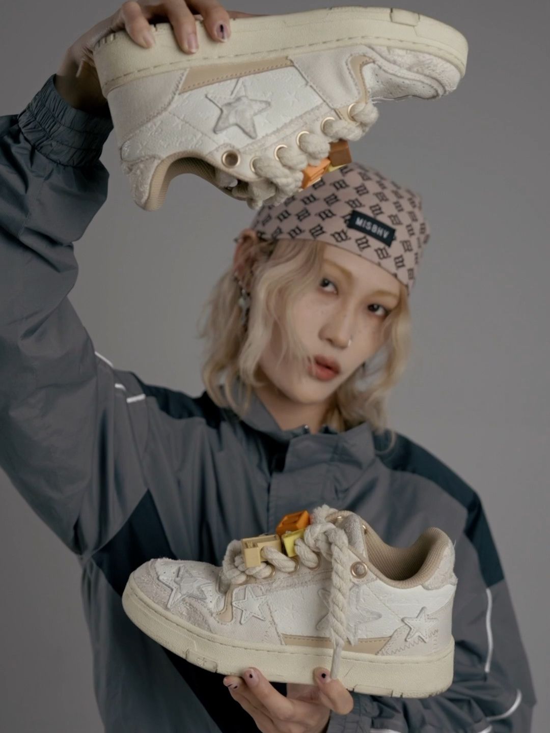 O型 立领 撞色/渐变 拼接 轿车黑 基础扣饰 洛丽塔  - VALI鞋履AI设计主图