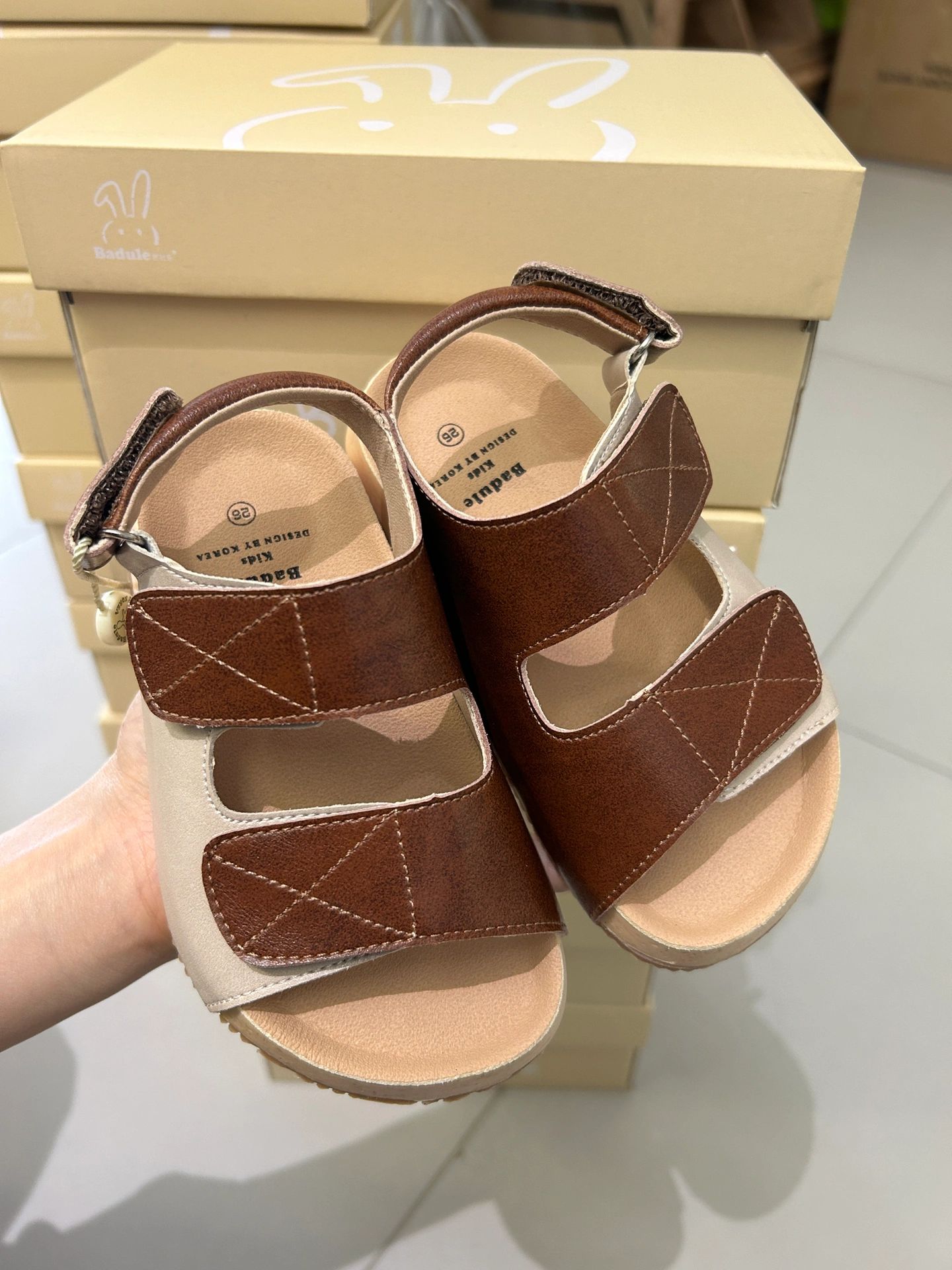  - VALI鞋履AI设计主图