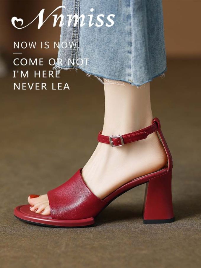 粗跟 无帮 袢扣 皮革 