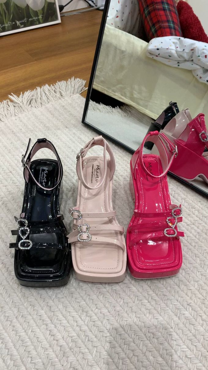 方头 袢扣 皮革 