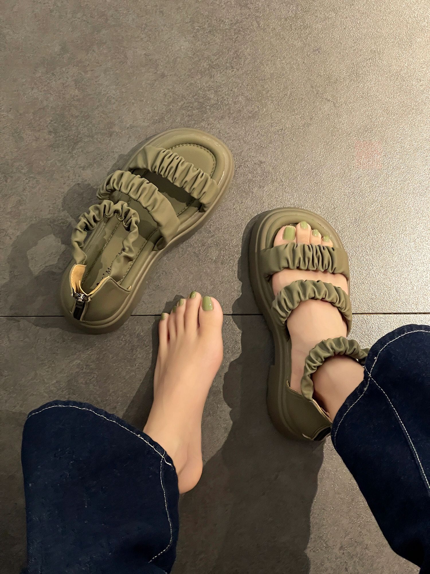  - VALI鞋履AI设计主图