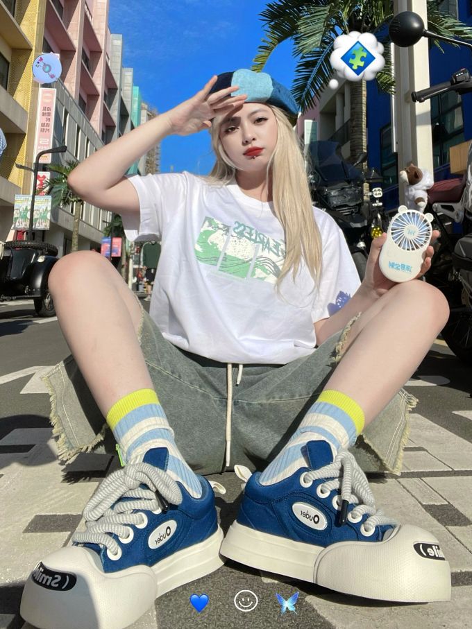 针织面料 H型 圆形领 文字图案 印花 灰丁香色 