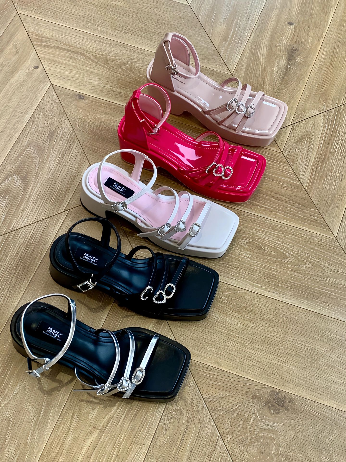  - VALI鞋履AI设计主图