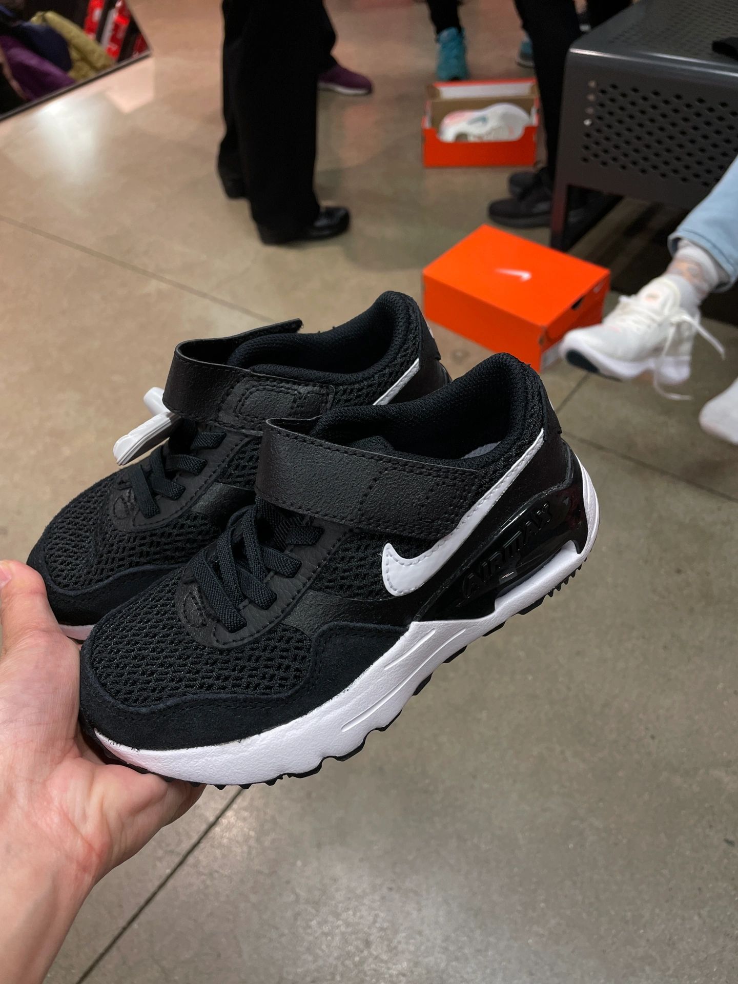 低帮 系带 网面  - VALI鞋履AI设计主图