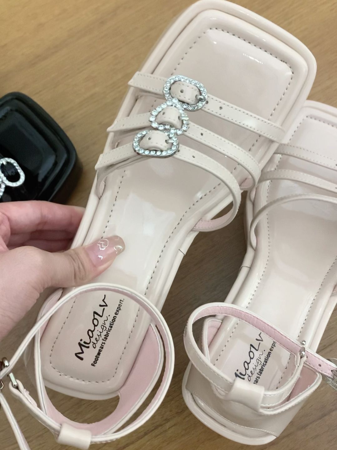 方头 袢扣 中口鞋 皮革  - VALI鞋履AI设计主图