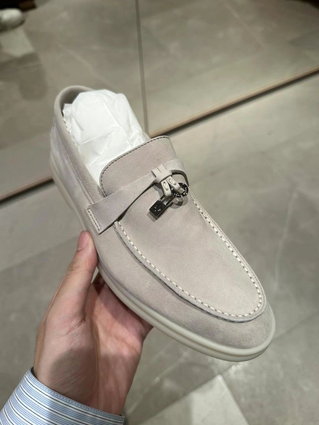 圆头 低帮 一脚蹬 深口鞋 皮革  - VALI鞋履AI设计主图