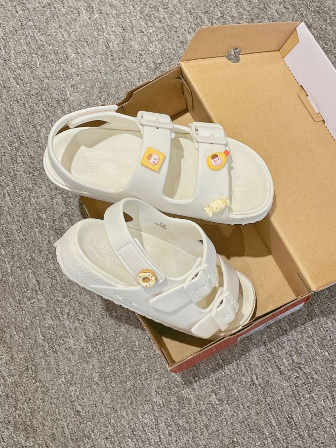 低帮 袢扣 中口鞋 魔术贴 