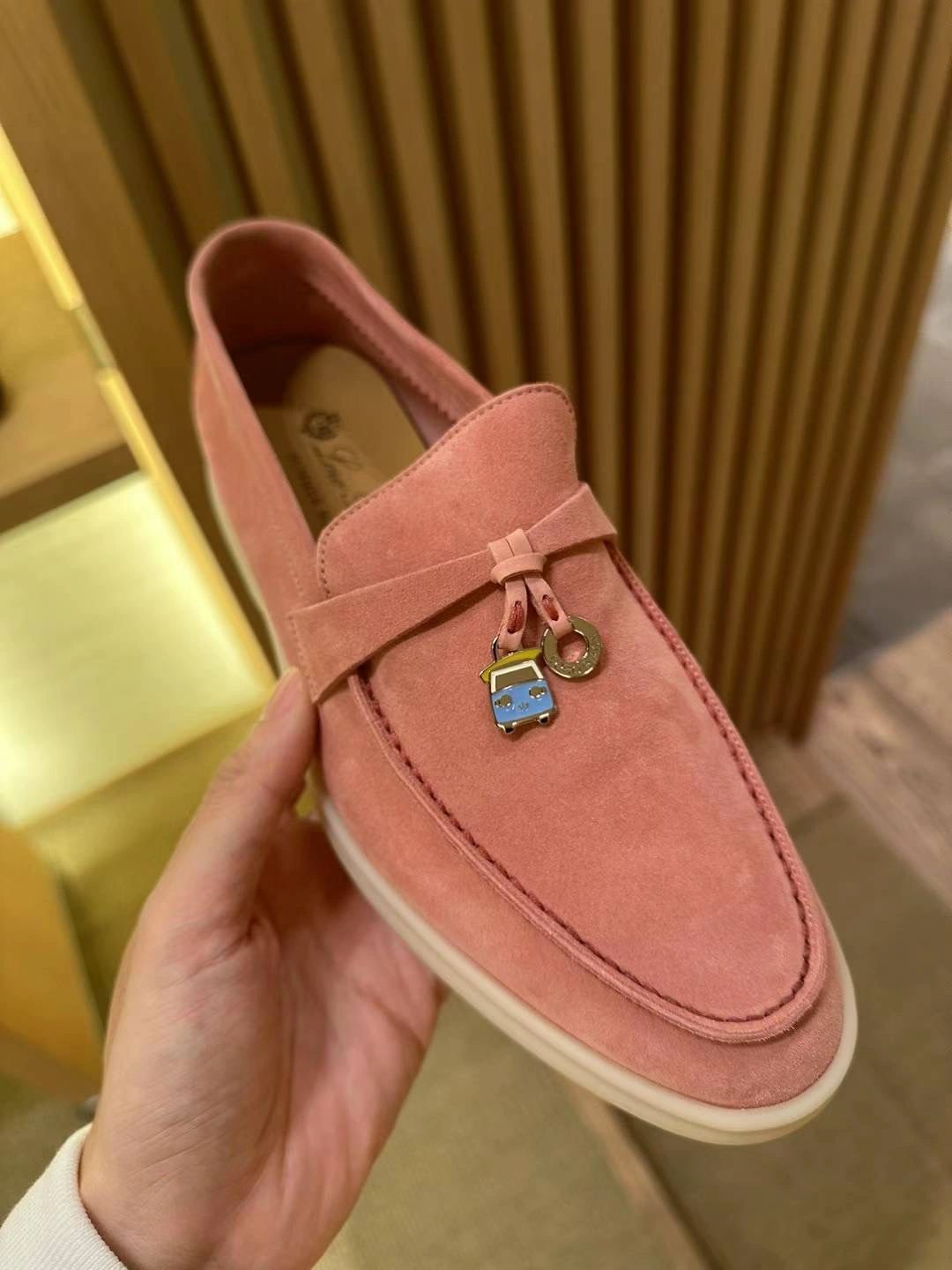 圆头 低帮 一脚蹬 深口鞋 皮革  - VALI鞋履AI设计主图