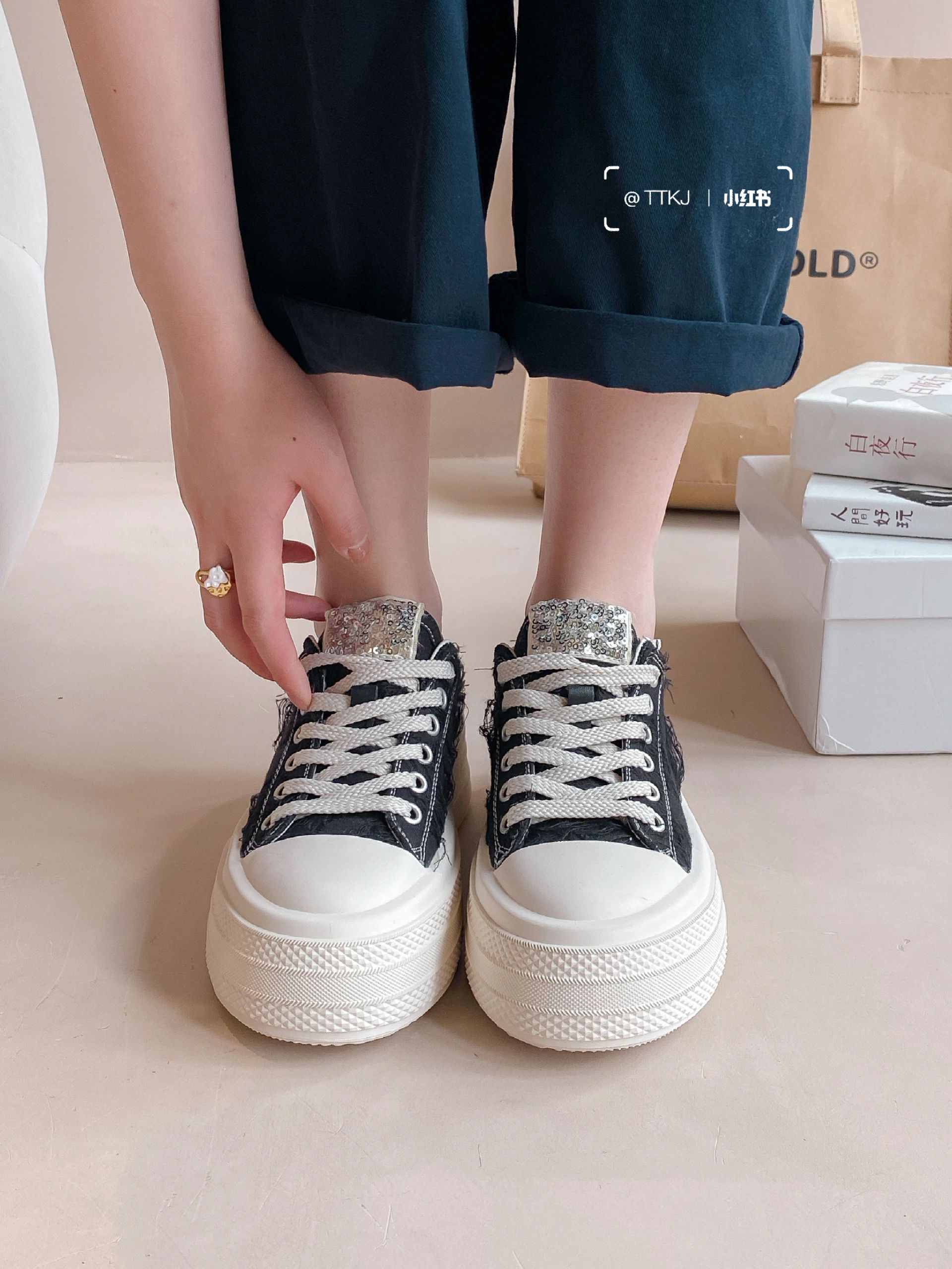 系带  - VALI鞋履AI设计主图