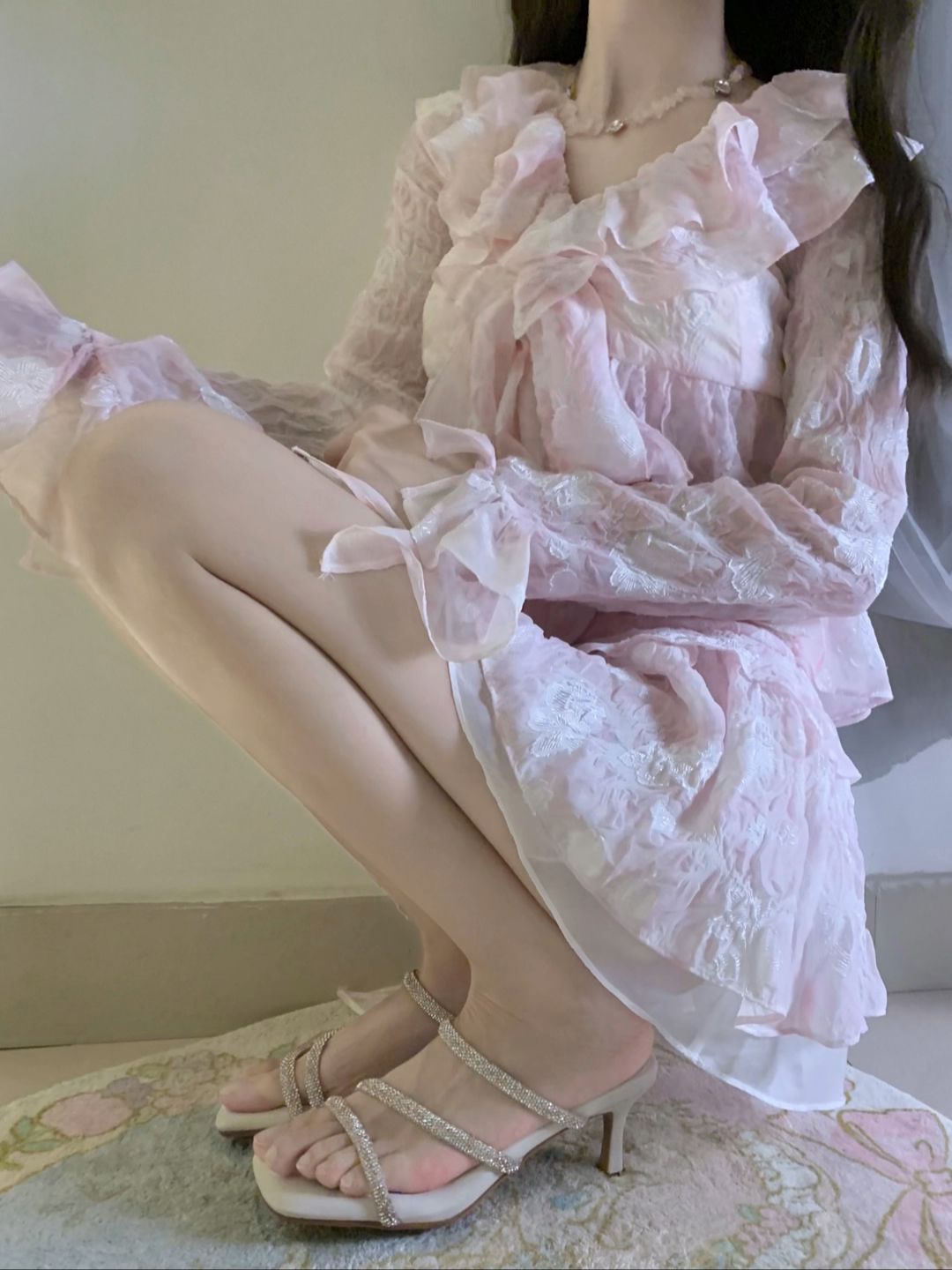 蕾丝面料 荷叶领 荷叶边 石南花紫 海鸥灰色 蕾丝花边 甜美  - VALI鞋履AI设计主图