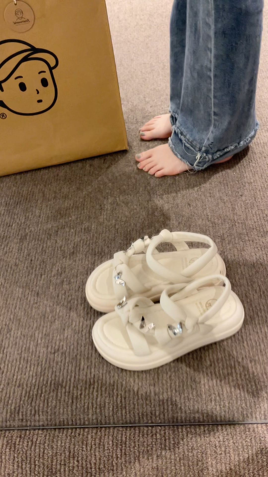 无帮 魔术贴  - VALI鞋履AI设计主图