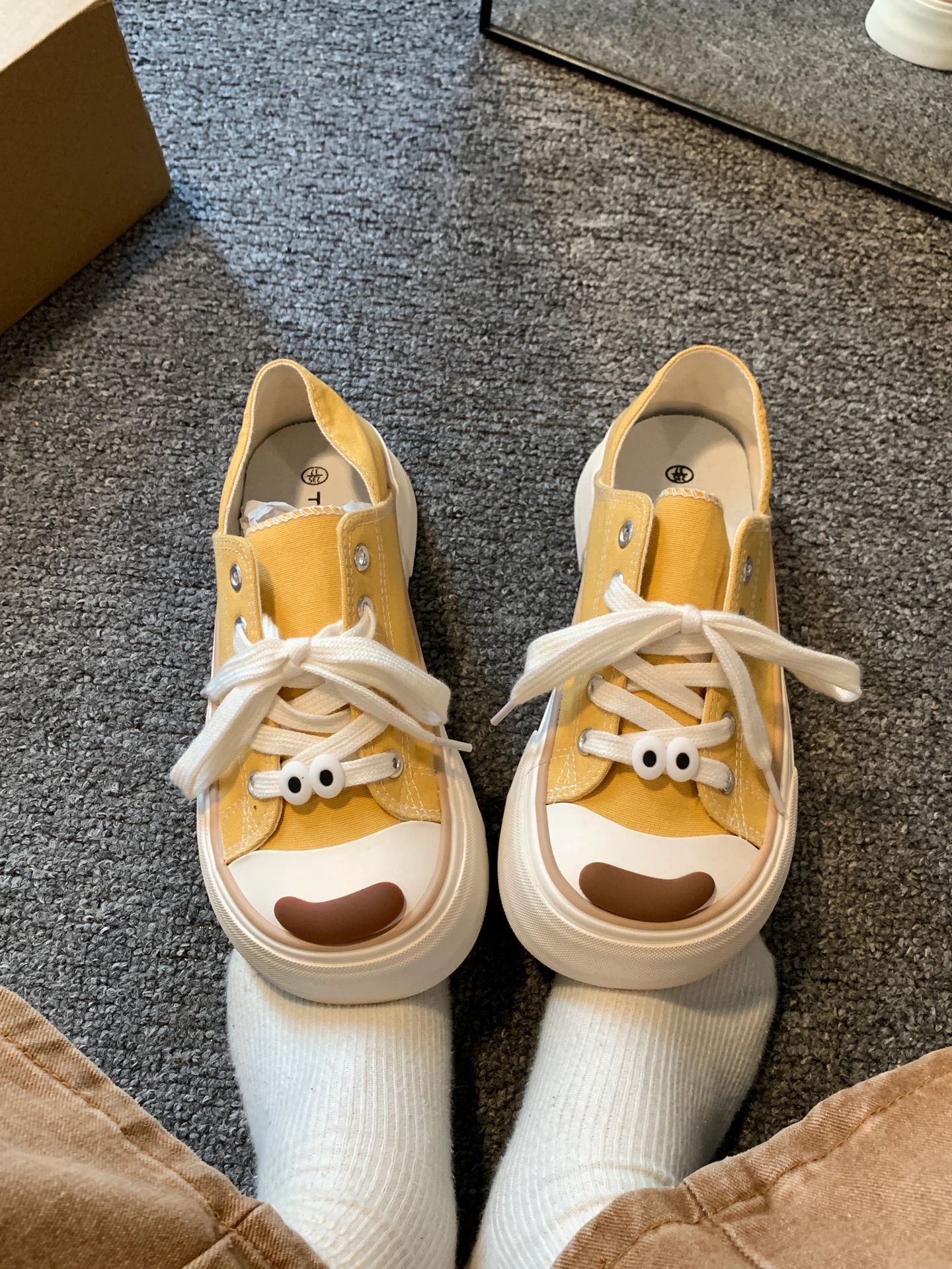 高帮  - VALI鞋履AI设计主图