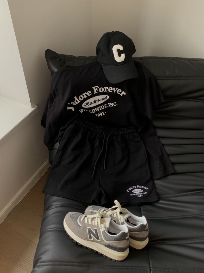 针织面料 圆形领 文字图案 抽褶 印花 踢踏舞鞋色 