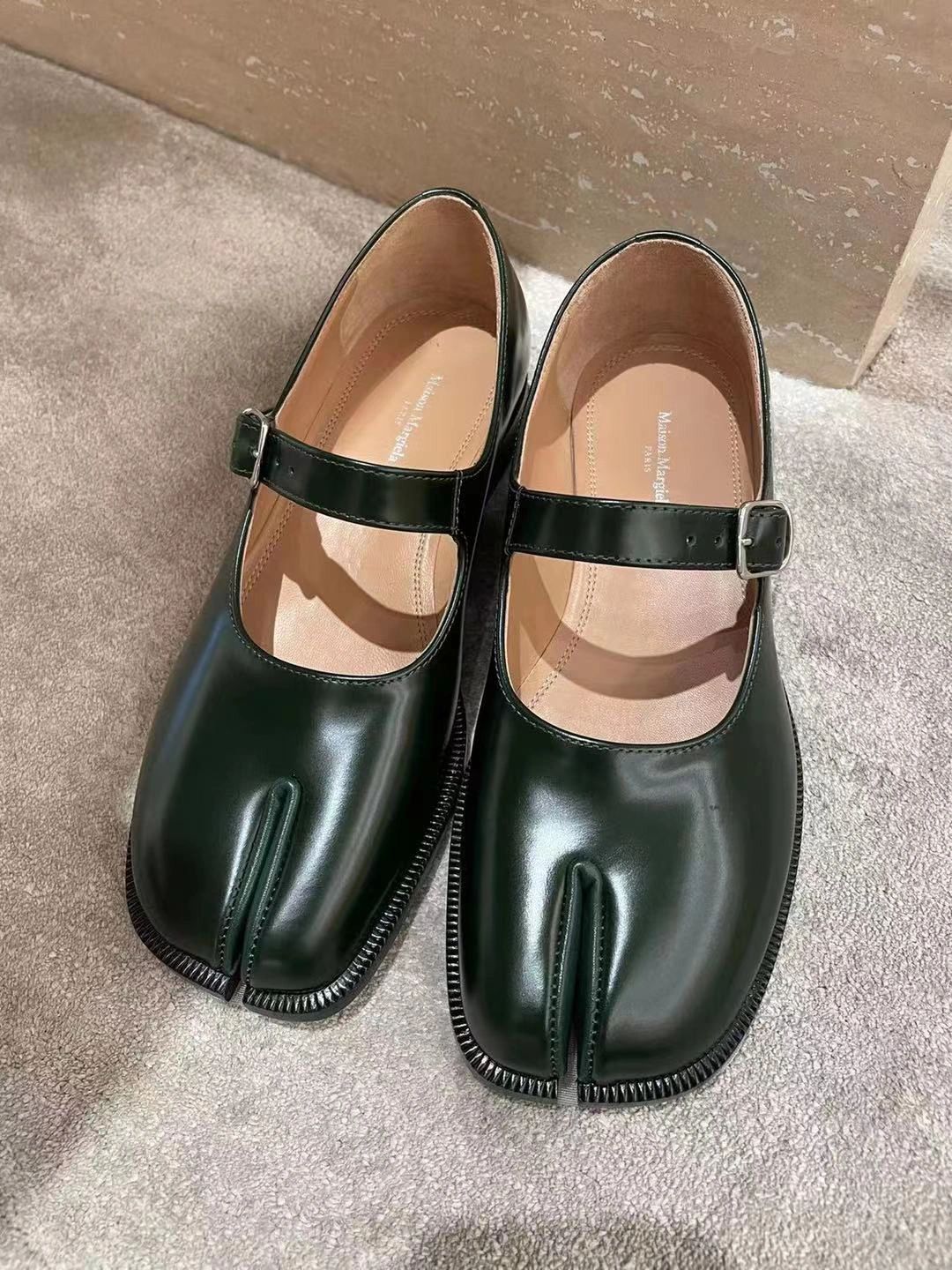 异形头-分趾 中口鞋 皮革  - VALI鞋履AI设计主图