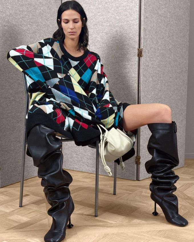 毛纺 圆形领 格纹/菱格 几何 细针 提花-绞花 蓝黑色 