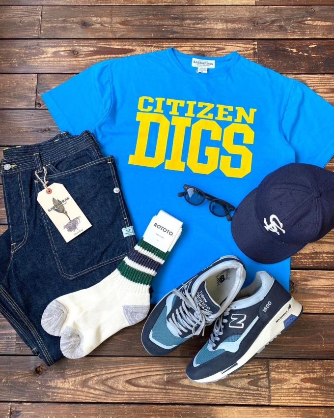 针织面料 圆形领 文字图案 印花 亮蓝 蓝图色 