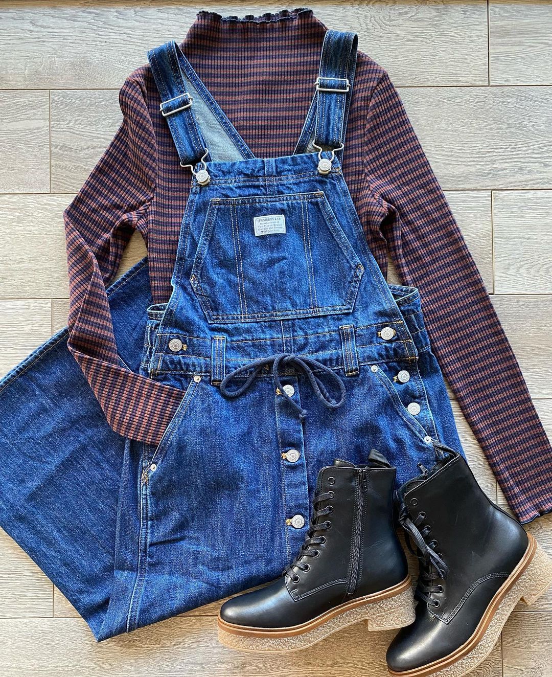 牛仔面料 A型 方形领 洗水 夜蓝色 青金石蓝 基础扣饰 扣袢  - VALI鞋履AI设计主图