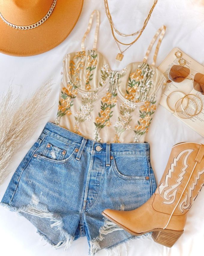 牛仔面料 洗水 磨损破洞 毛边 雾霾蓝 基础扣饰 性感 