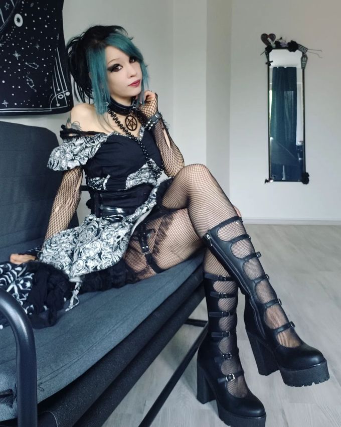 不对称 单肩领 植物/花卉 拼接 荷叶边 深蓝黑色 宫廷 哥特风 性感 