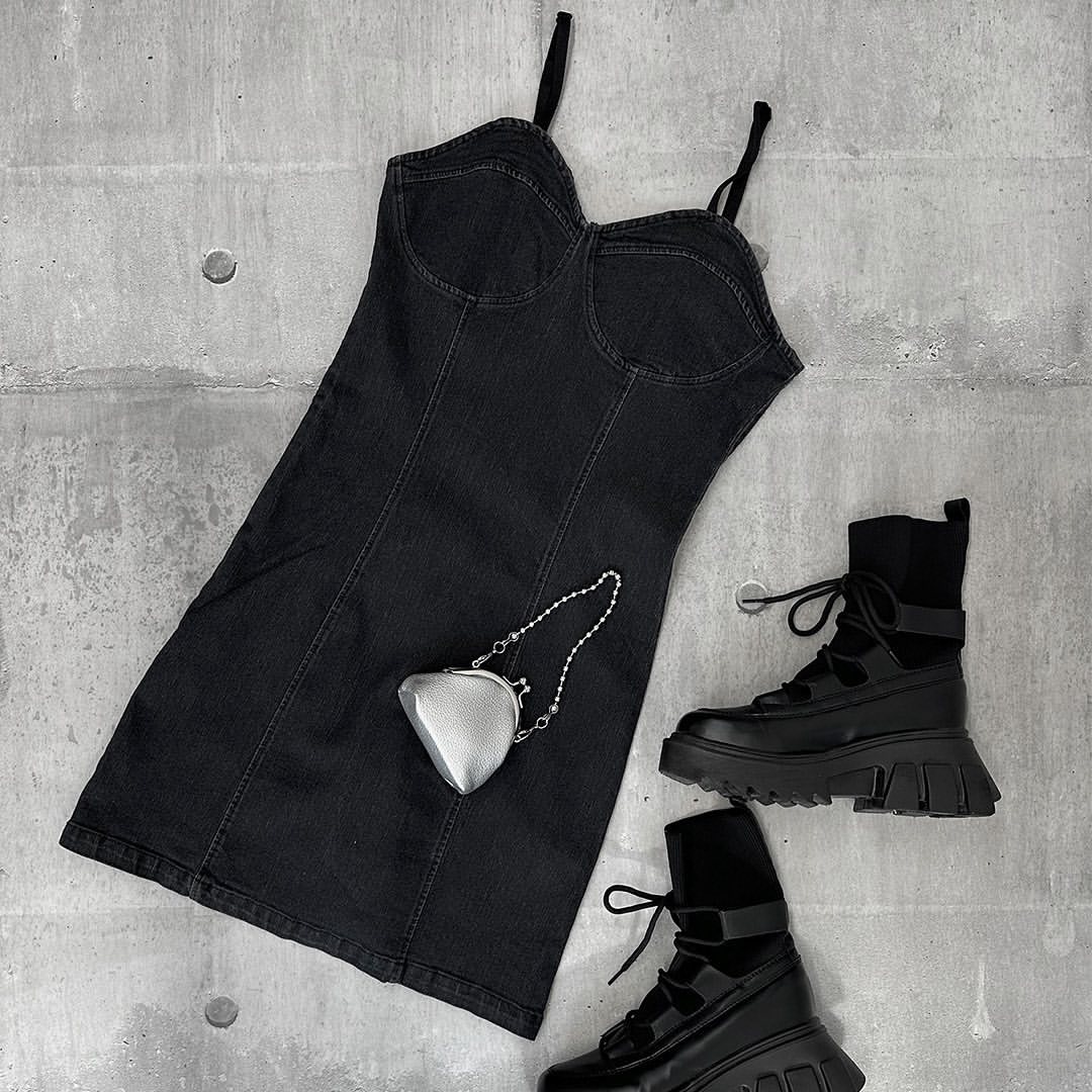 牛仔面料 A型 抹胸领 撞色线迹 蓝黑色  - VALI鞋履AI设计主图