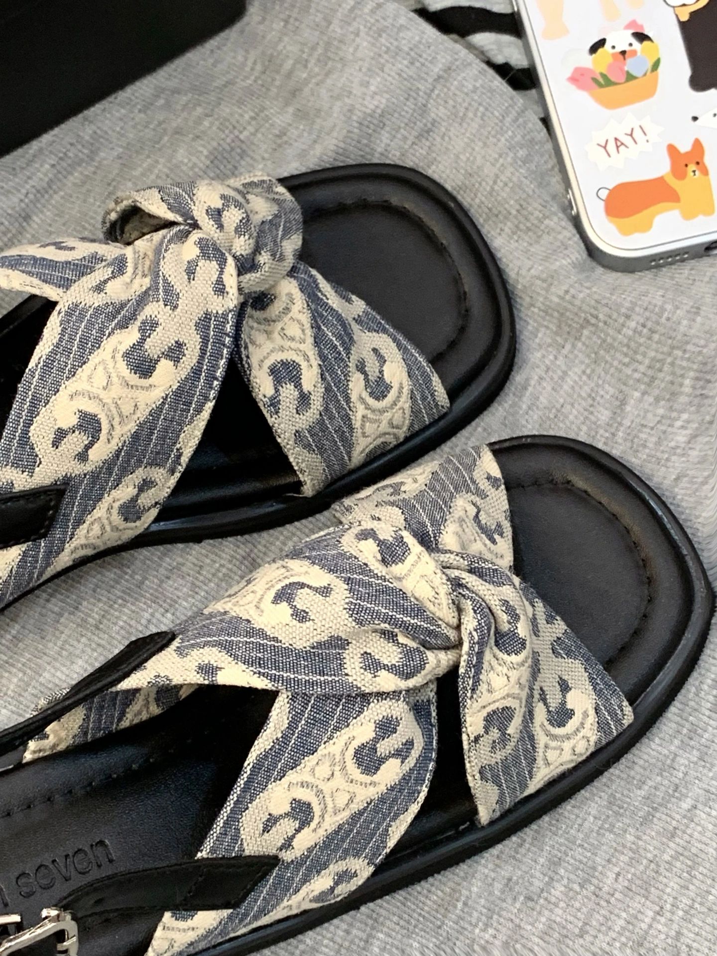  - VALI鞋履AI设计主图