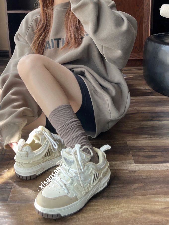 针织面料 O型 圆形领 文字图案 印花 蓝黑色 岩脊色 巧克力棕色 蘑菇色 