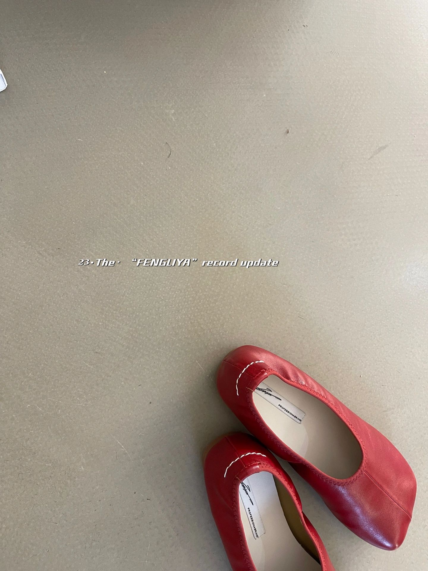 一脚蹬 中口鞋 皮革  - VALI鞋履AI设计主图