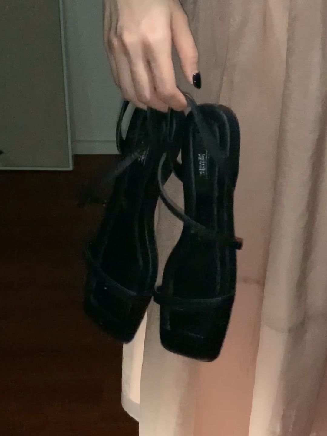  - VALI鞋履AI设计主图