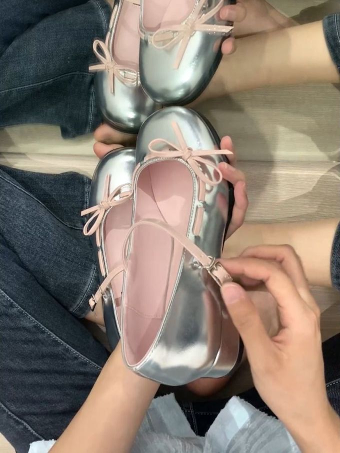 圆头 袢扣 浅口鞋 皮革 