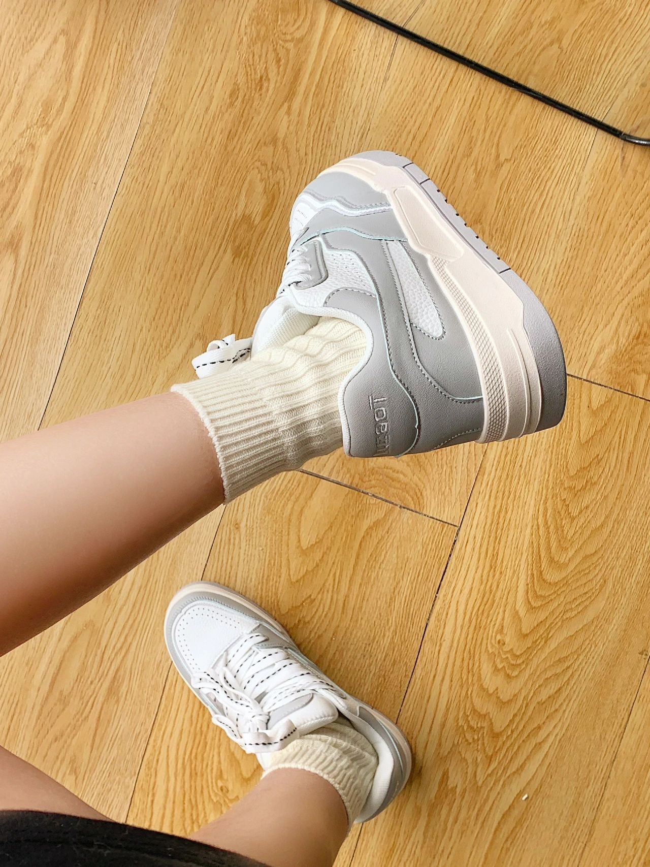 低帮 魔术贴 皮革  - VALI鞋履AI设计主图