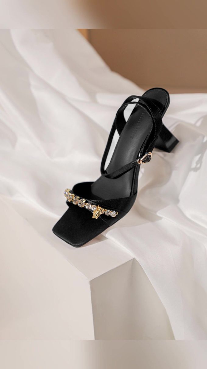 粗跟 无帮 袢扣 皮革 