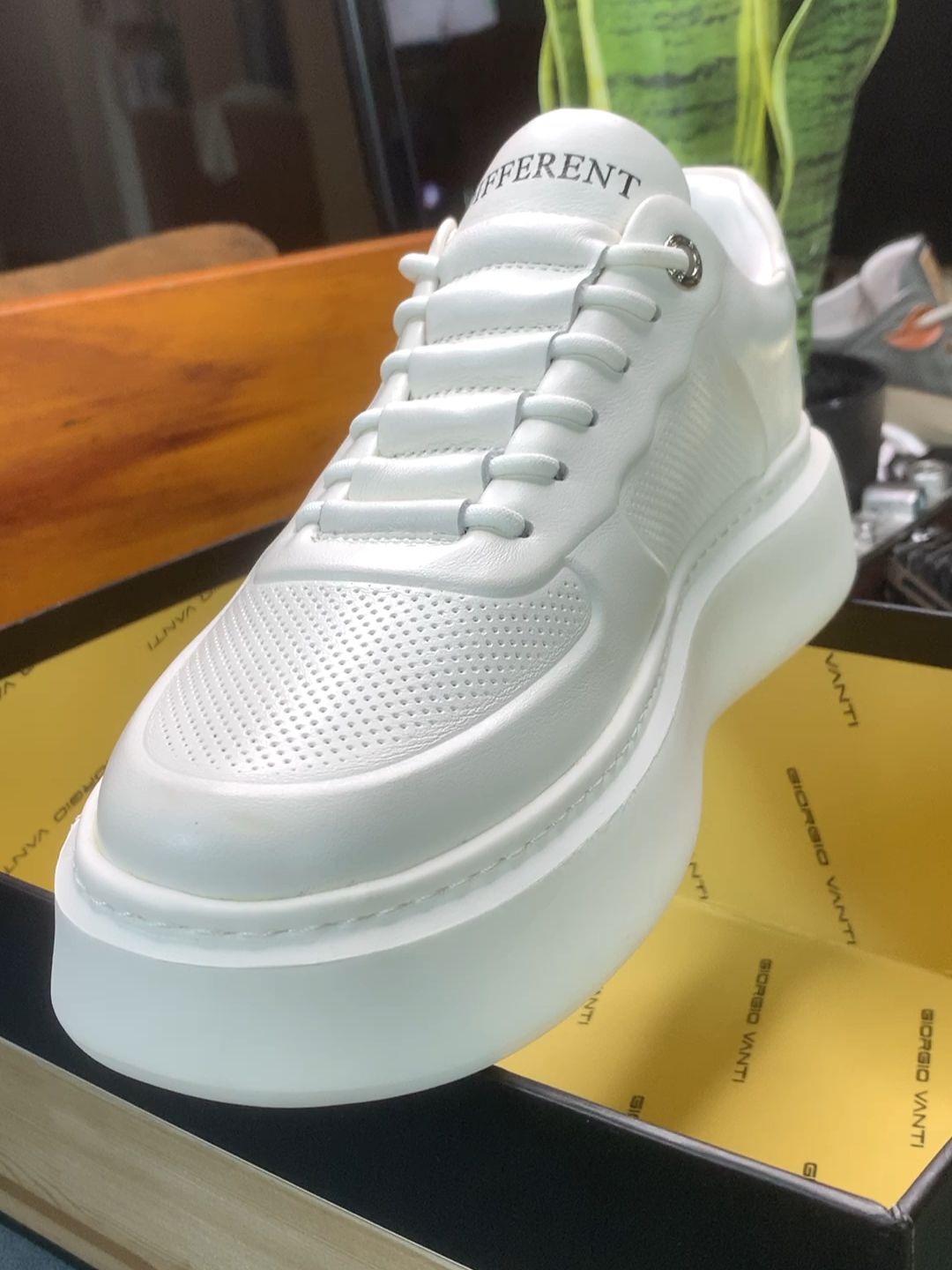  - VALI鞋履AI设计主图