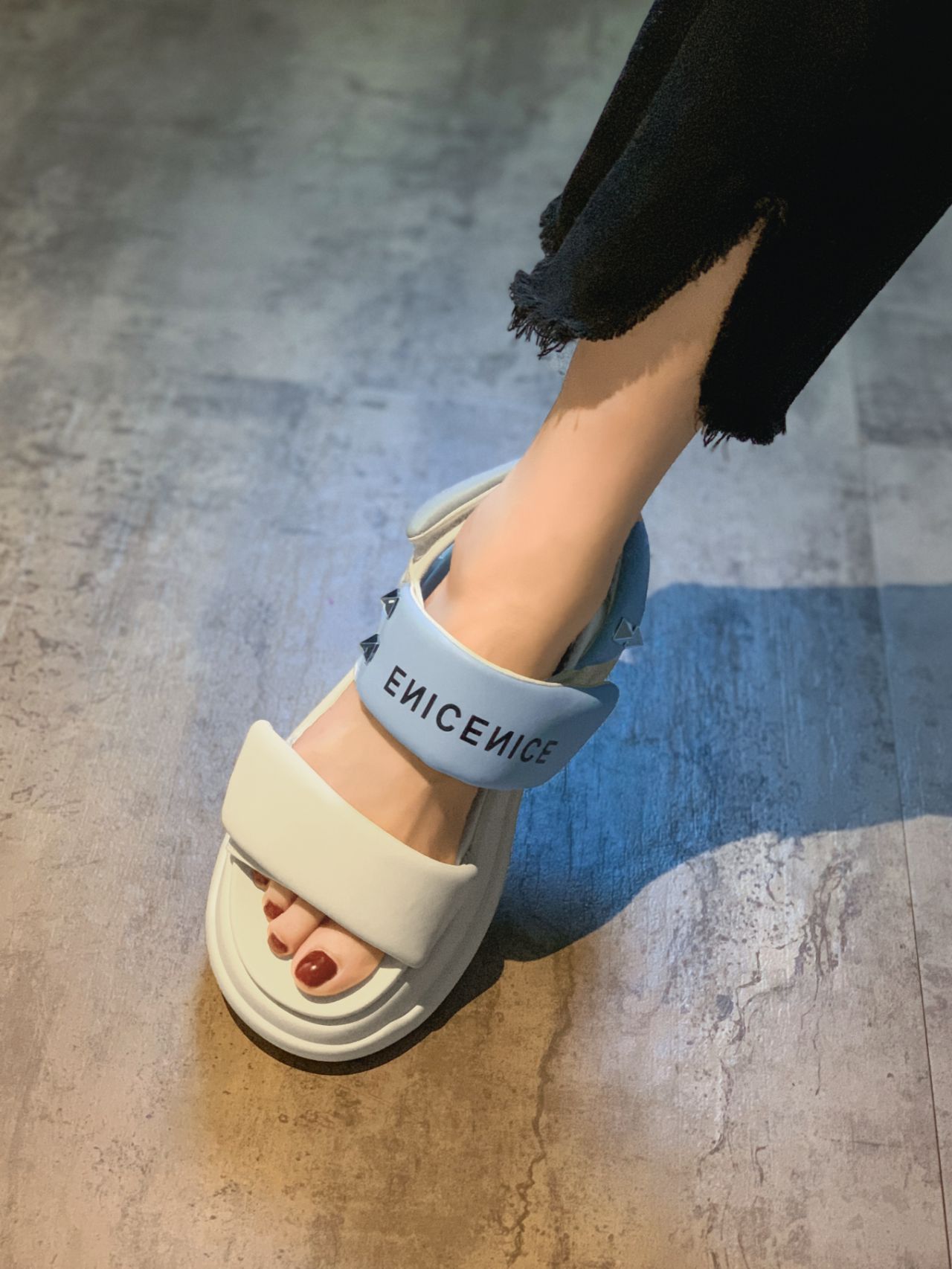 无帮 魔术贴  - VALI鞋履AI设计主图