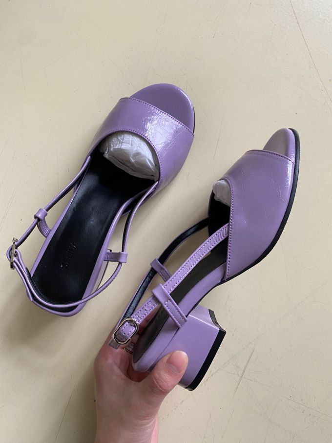 中跟 粗跟 无帮 袢扣 皮革 