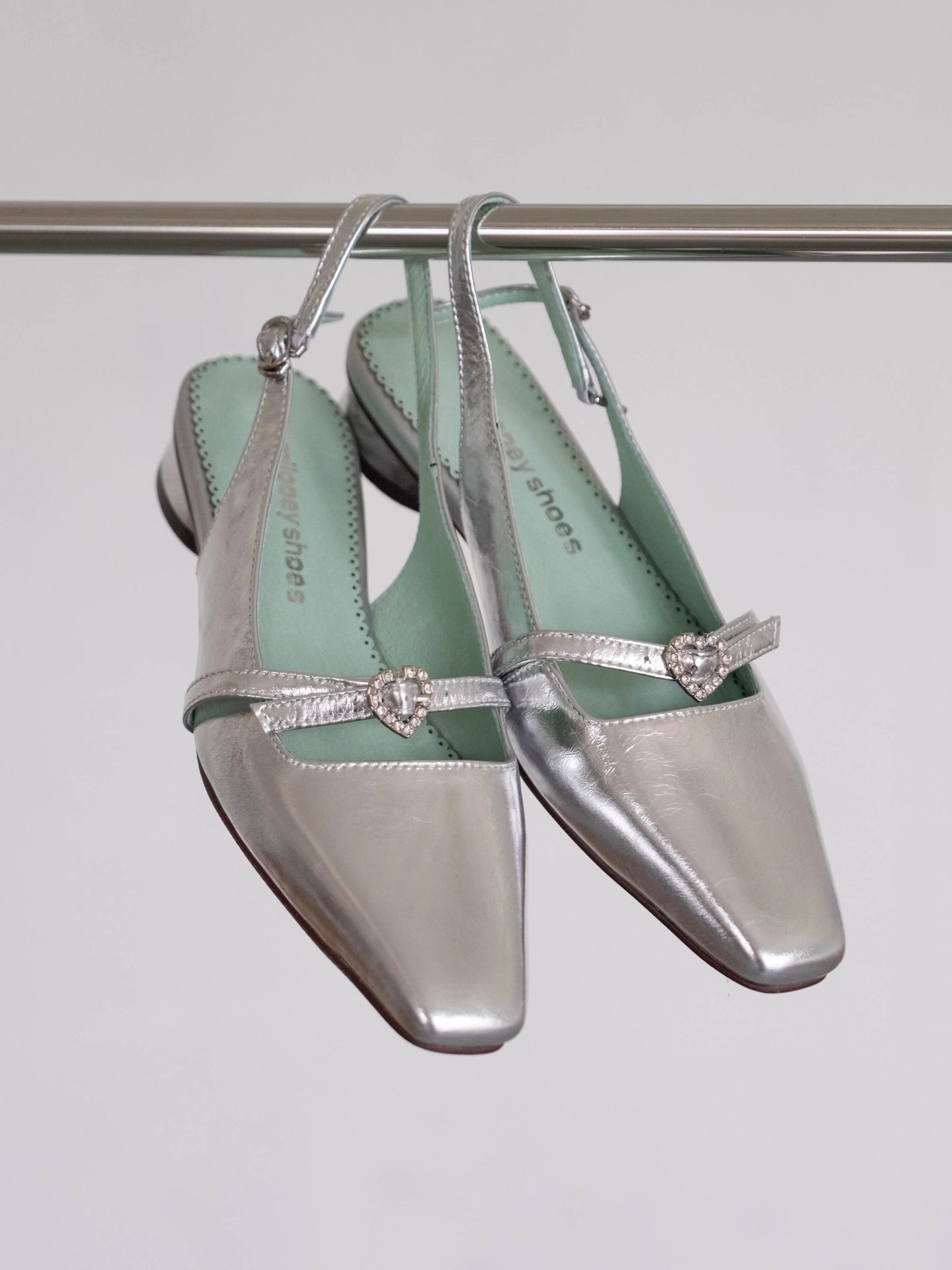 性感  - VALI鞋履AI设计主图