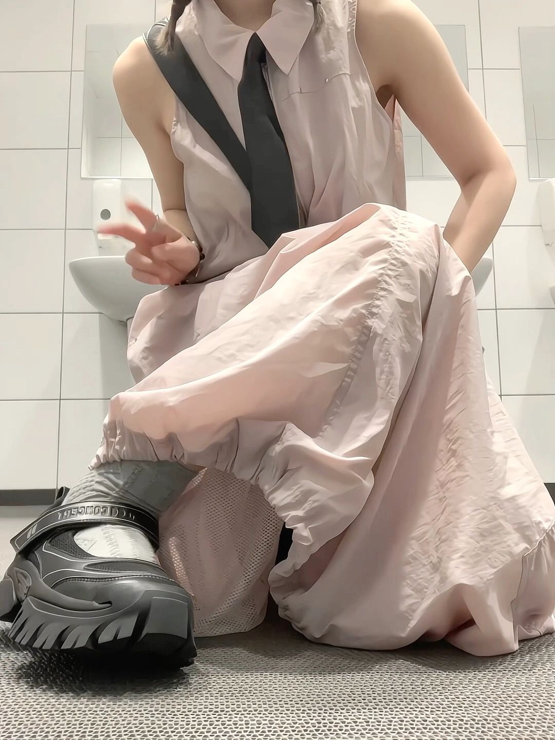 棉麻 A型 灰泥色 轻粉色 深灰褐色 极简  - VALI鞋履AI设计主图