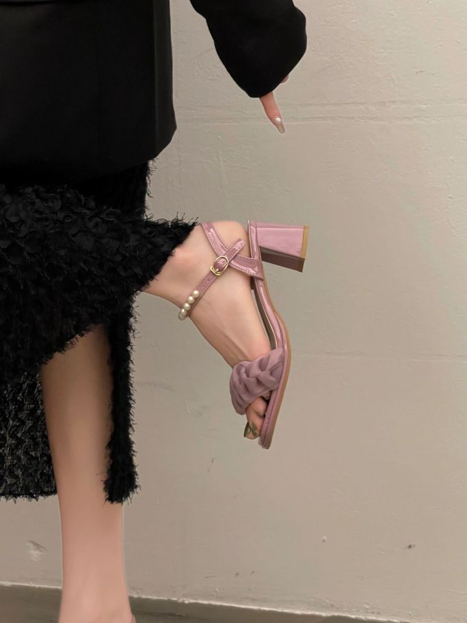 中跟 粗跟 无帮 袢扣 皮革 